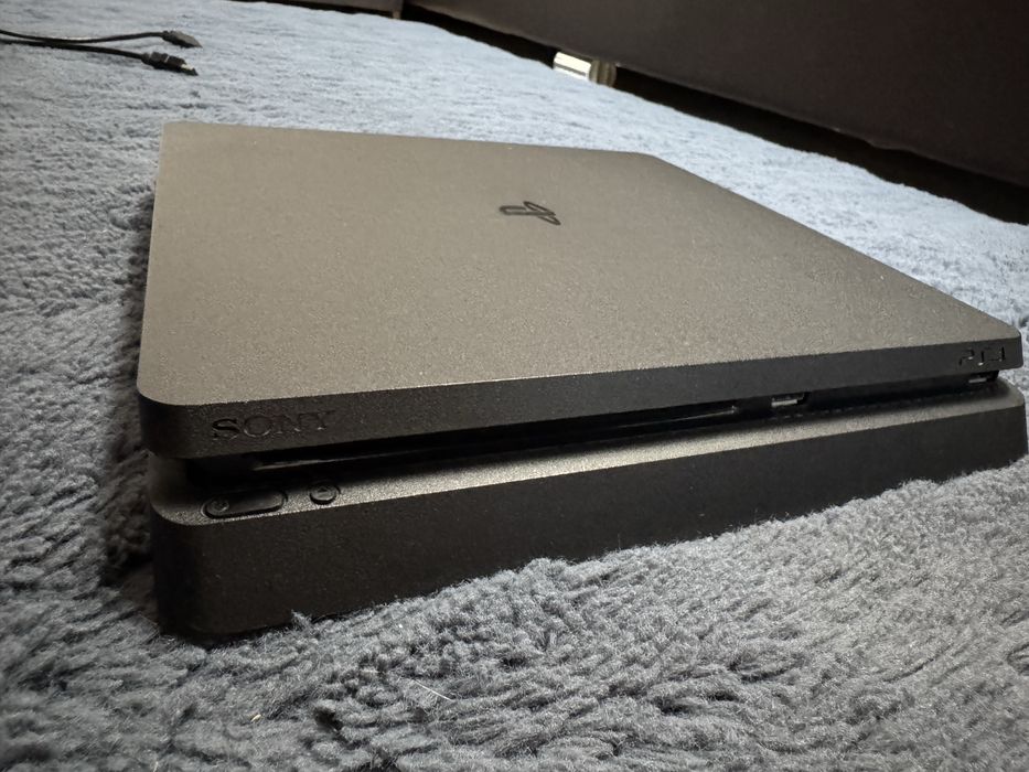 PS 4 Slim 512GB + Controller + Cabluri + Joc cadou