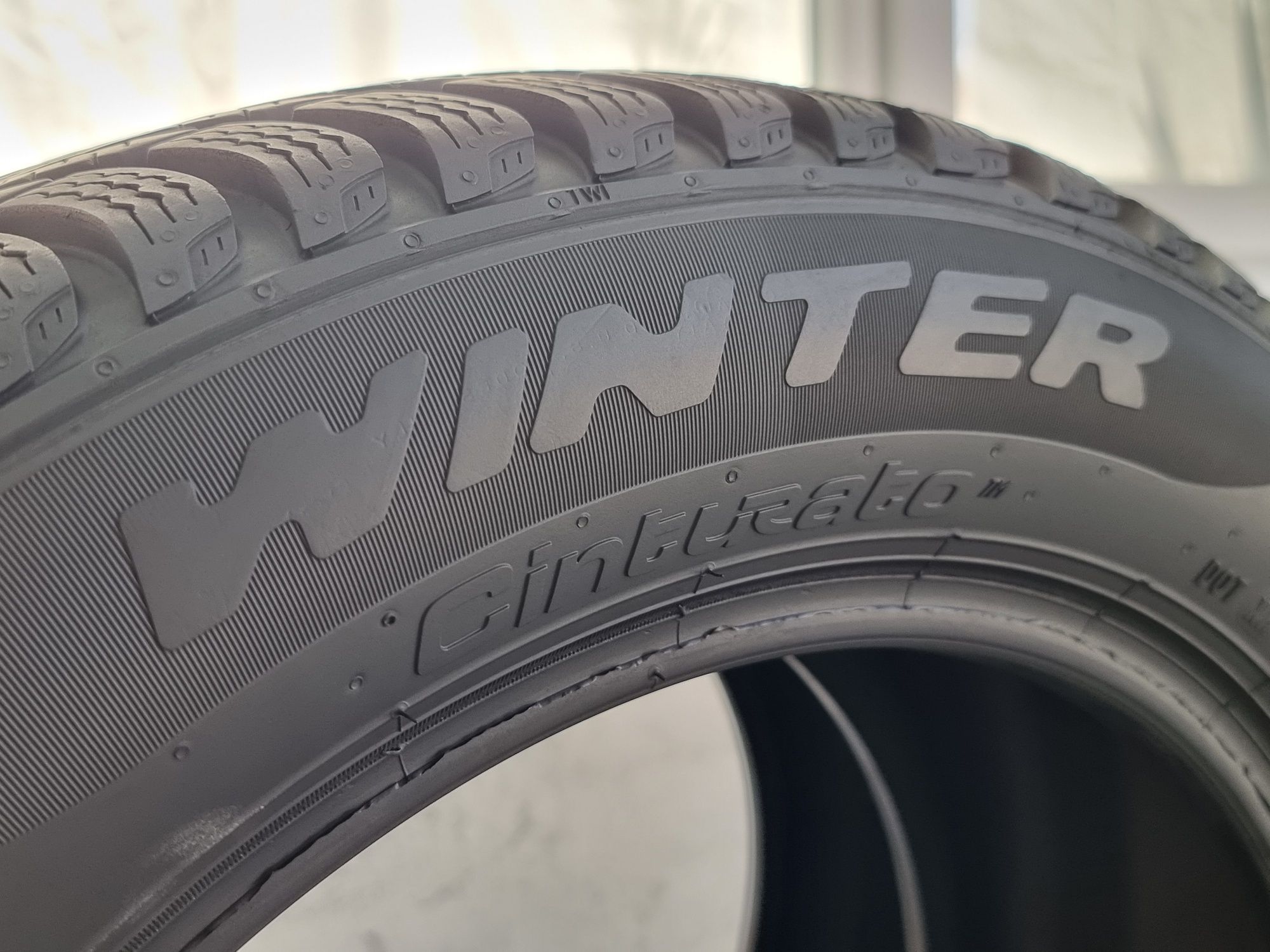205/55/16 Pirelli 2Броя: 150лв 7.5мм