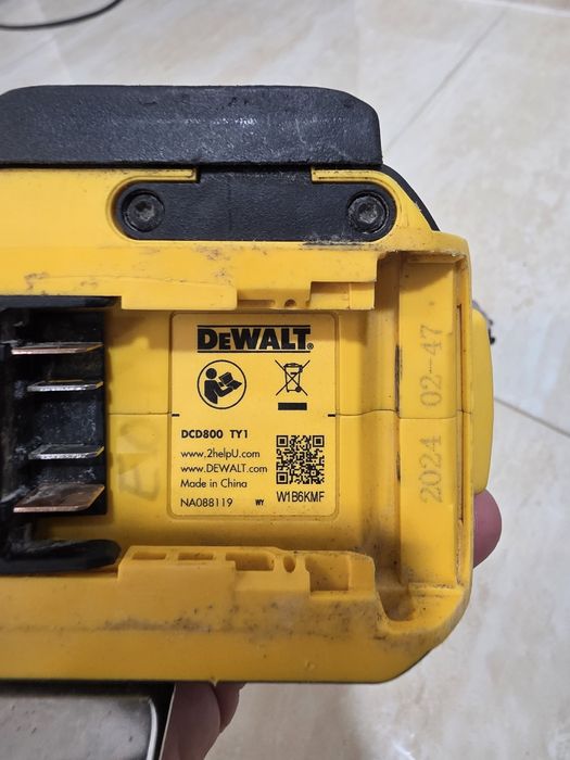 Autofiletanta masina de insurubat Dewalt DCD 800
