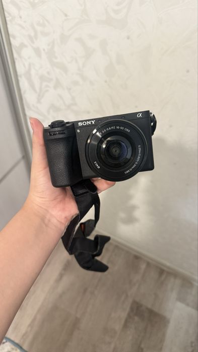 Sony Alpha 6700 + объектив 16–50 мм + комплект аксессуаров