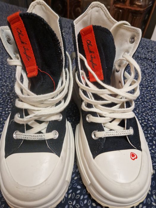 Vând teniși Converse