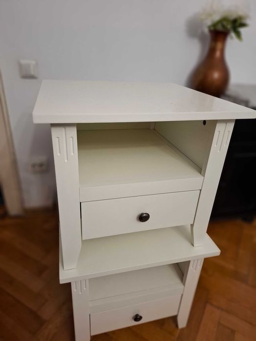 Doua noptiere lemn albe Ikea ca noi, in stare perfecta, 400 lei bucata