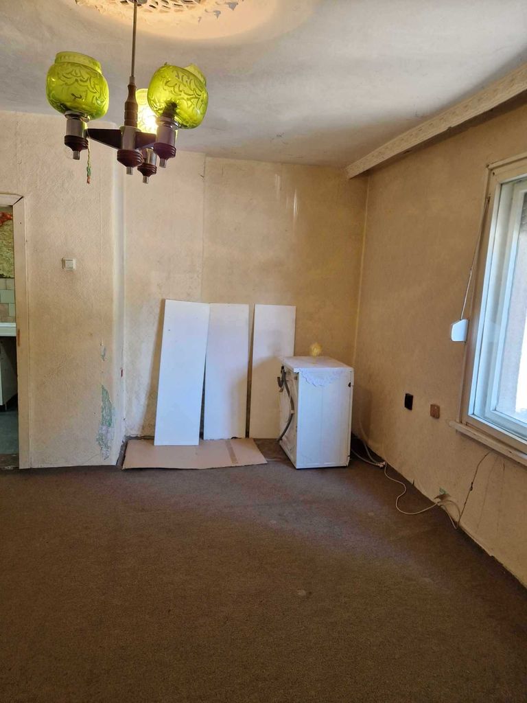 Продава се Етаж от къща в Плевен, Широк център - 48 кв.м за 1000 €/кв.м - Снимка #2