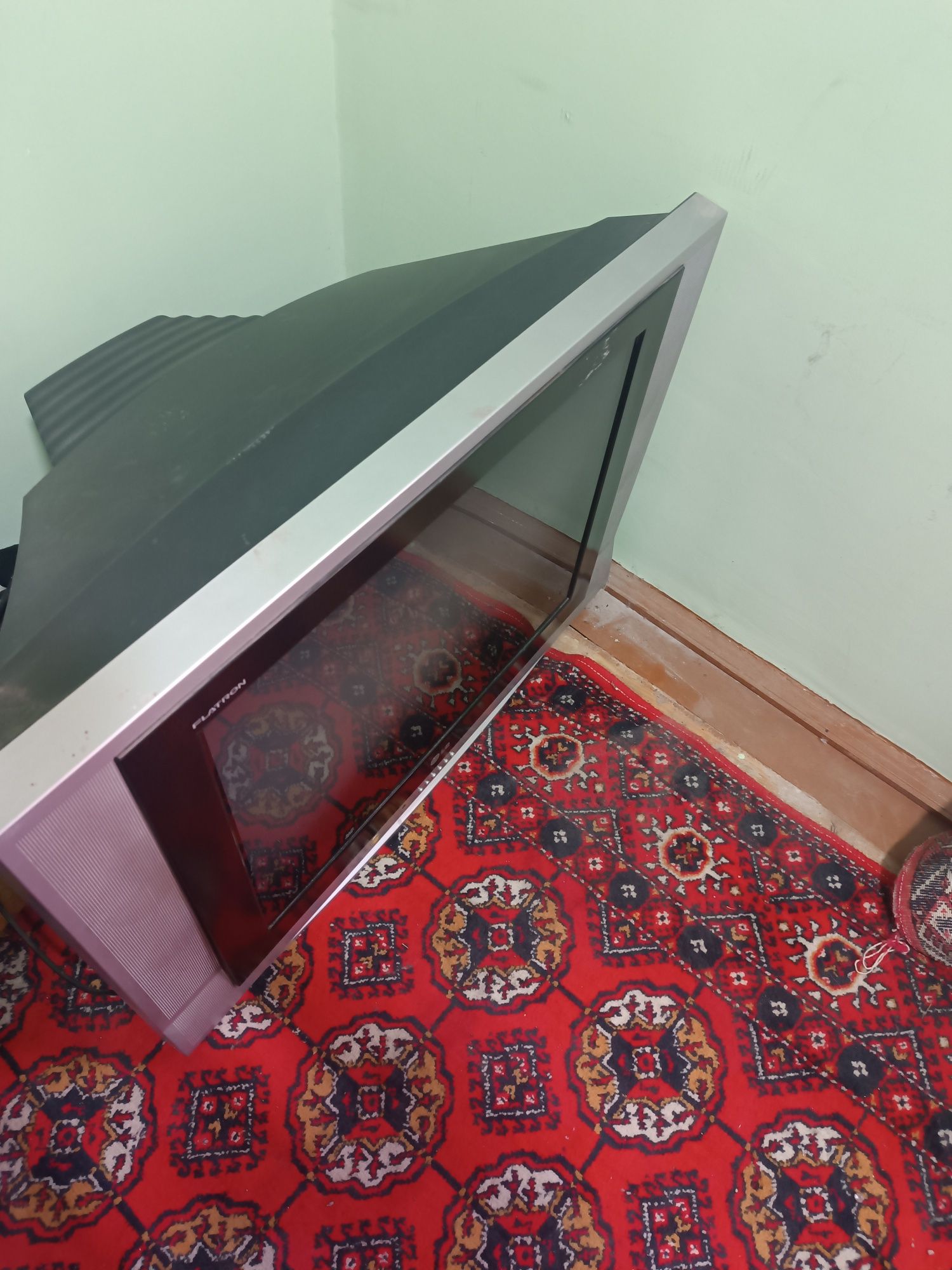 LG televizor, 110-240V, 50/60 Hz  Holati a'lo!