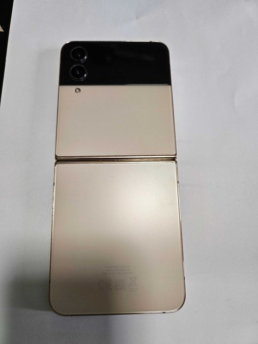 SAMSUNG Galaxi Z flip 4