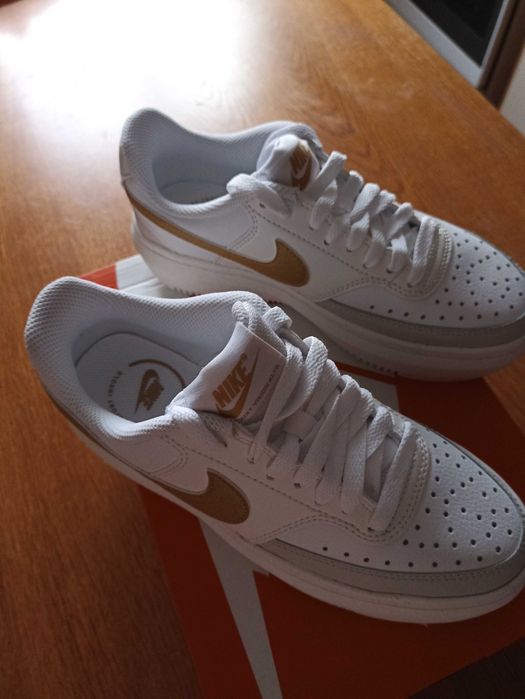 Adidași Nike ,noi