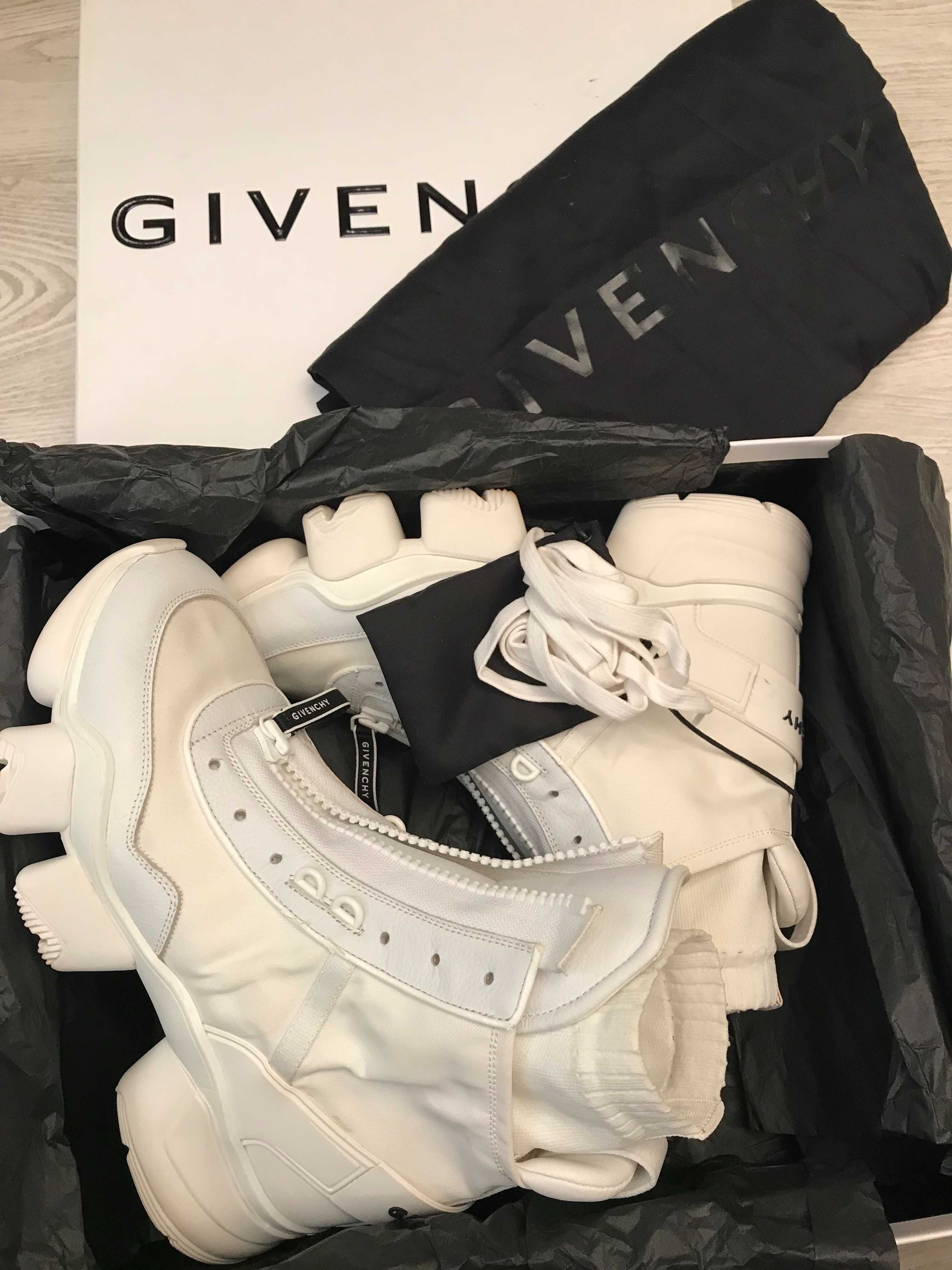 Givenchy ghete 41-42 autentice, full box, retail 880 euro