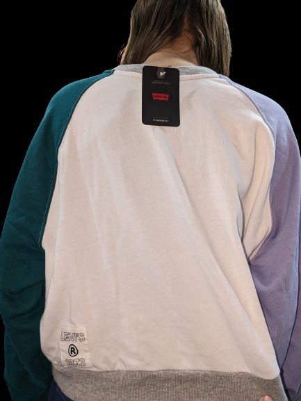 Vând bluza noua cu eticheta Levi's Vintage Raglan Crew mărimea S