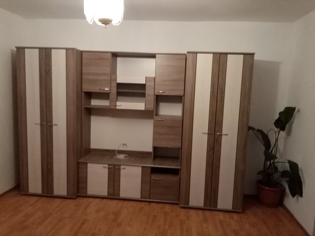 Vând mobila de living
