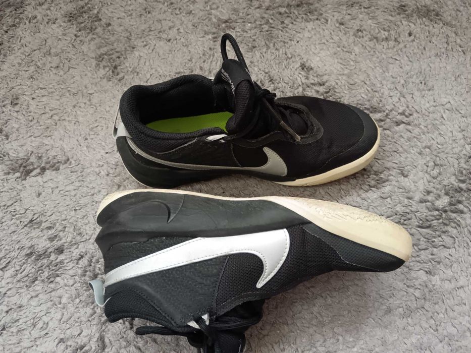 Adidași Nike Team Hustle D10.marimea 39