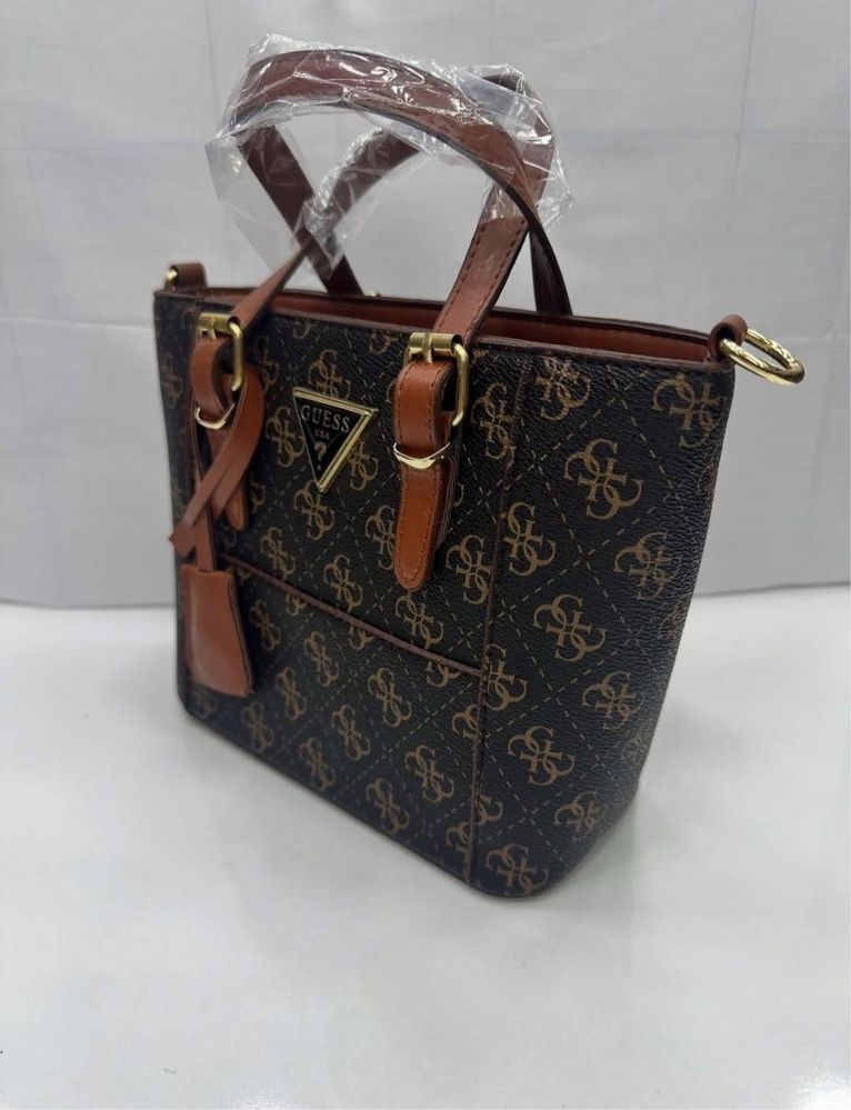 Дамска чанта Guess