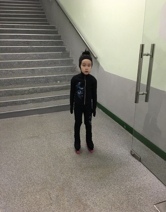 Костюм для катания на коньках