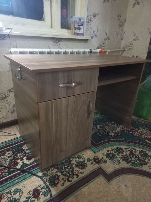 Продам стол в отличном состоянии. Самовывоз