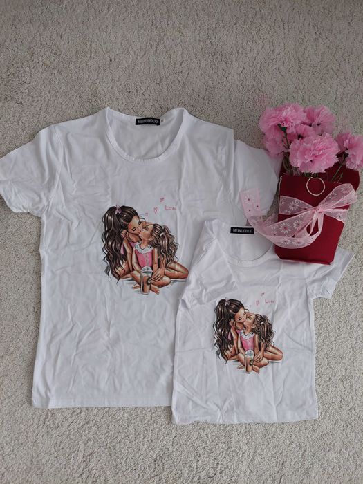 Еднакви тениски мама и бебе