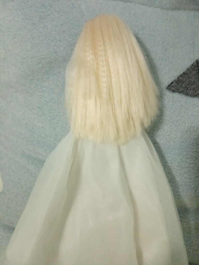 Păpușă. Barbie. Mireasa