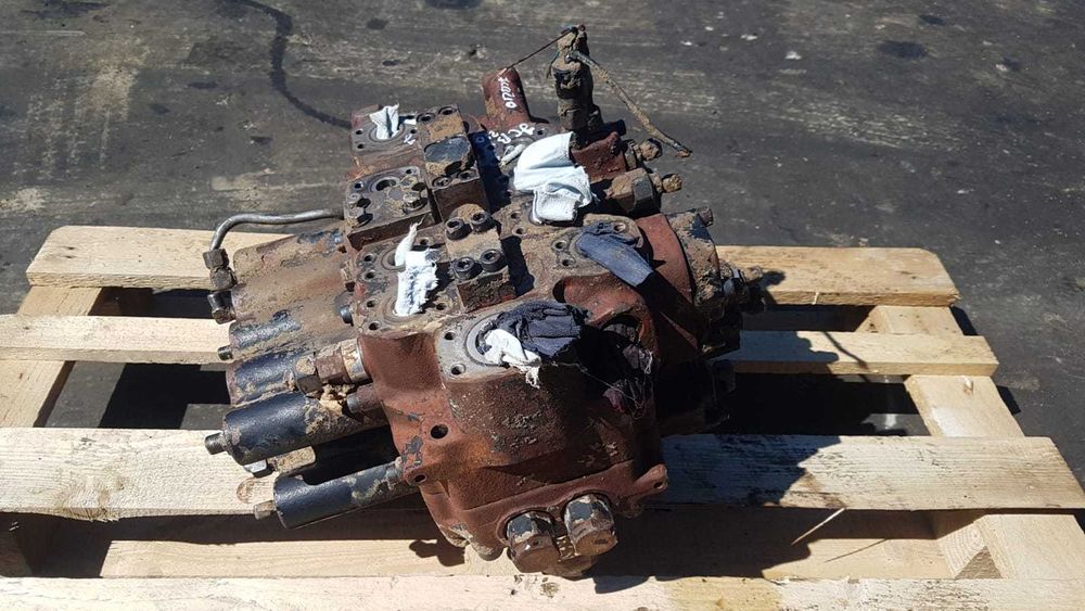 Distribuitor hidraulic excavator JCB JS 210 , 220 , 240