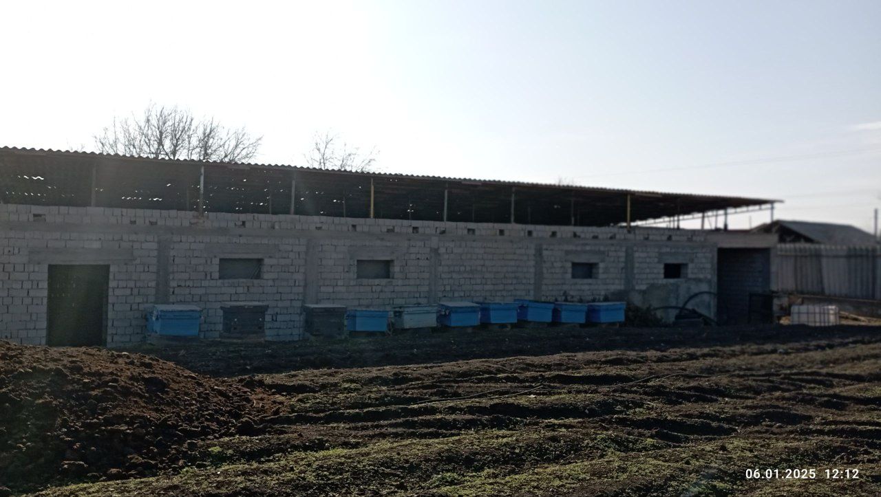 Uchastka Biznesga tayyor joy issiq honalar va seh mavjud