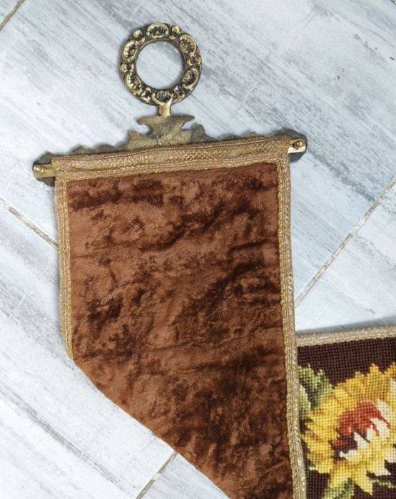 Goblen cu clopot bronz la întrare