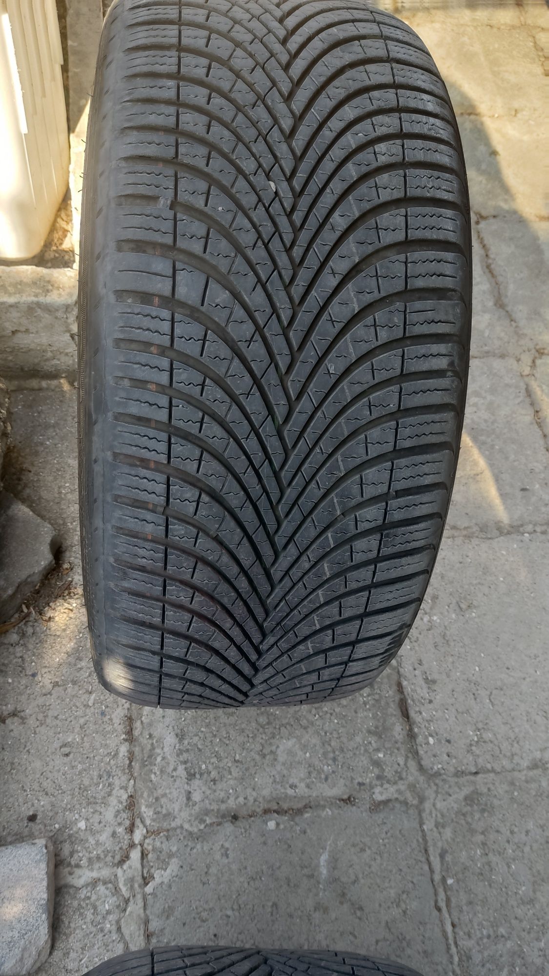 Гуми 225/40/18 DEBICA, NOKIAN всесезонни