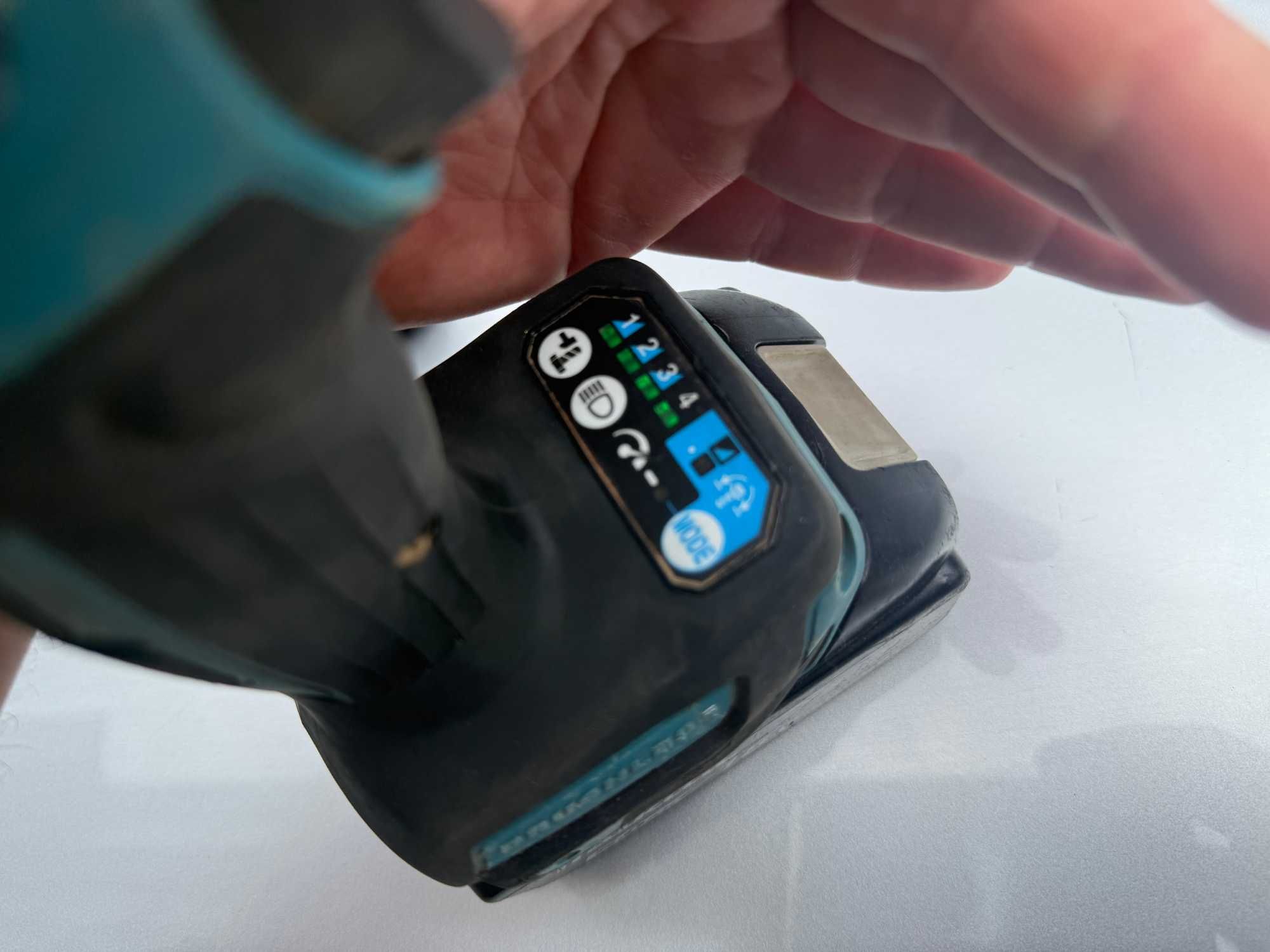 Makita DTW300 Гайковерт