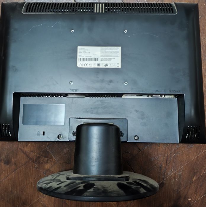 Vând monitor Fujitsu Siemens în stare bună