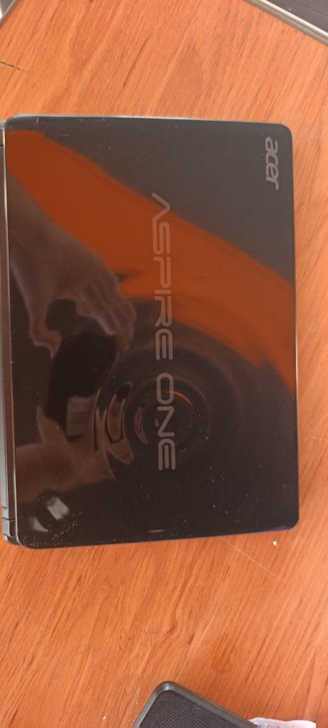 NETBOOK Aspire one ideal srochna sotiladi