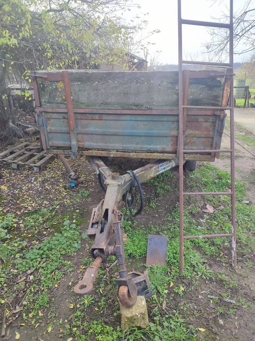 Tractor 445 cu utilajele