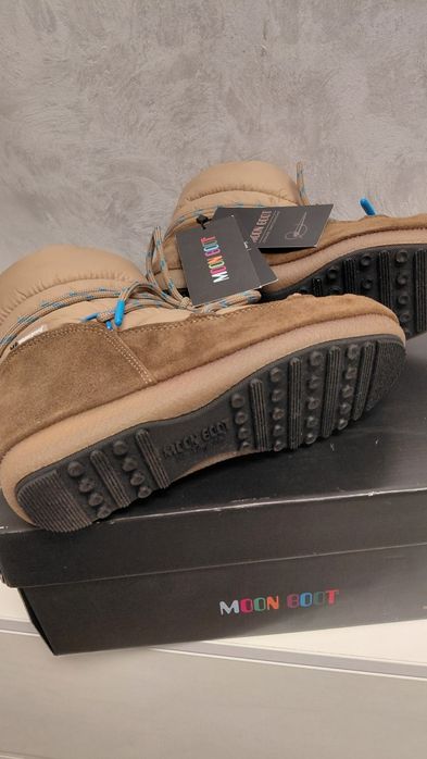 Ghete/ cizme Moon Boot Low Suede Nylon marimea 38.

Ghetele sunt noi,
