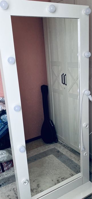 Продается зеркало с подсветкой. 50000 тг