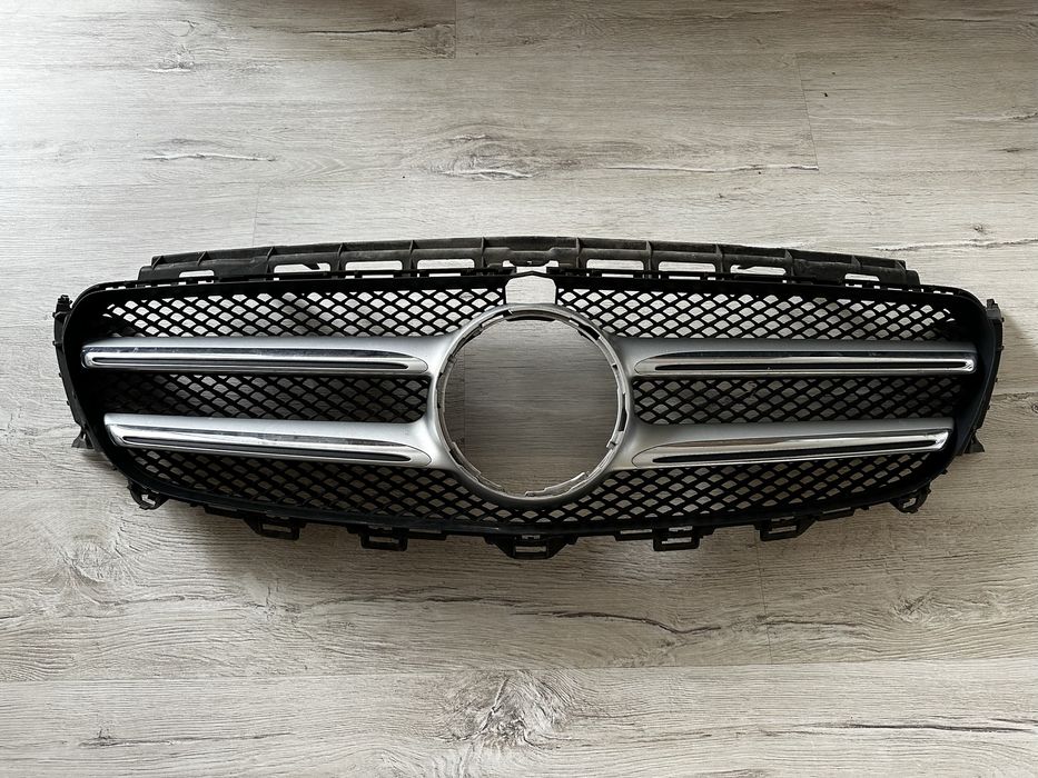 Оригинална AMG Line решетка за Mercedes E класа w213