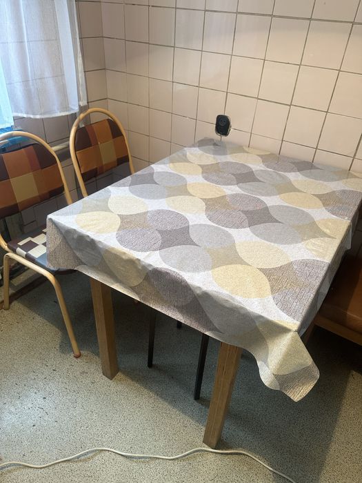 Продам кухонный стол стульями