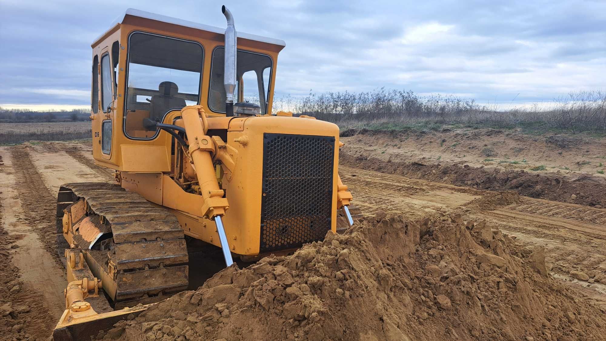 Buldozer Caterpillar D6B,18tone,12800Euro