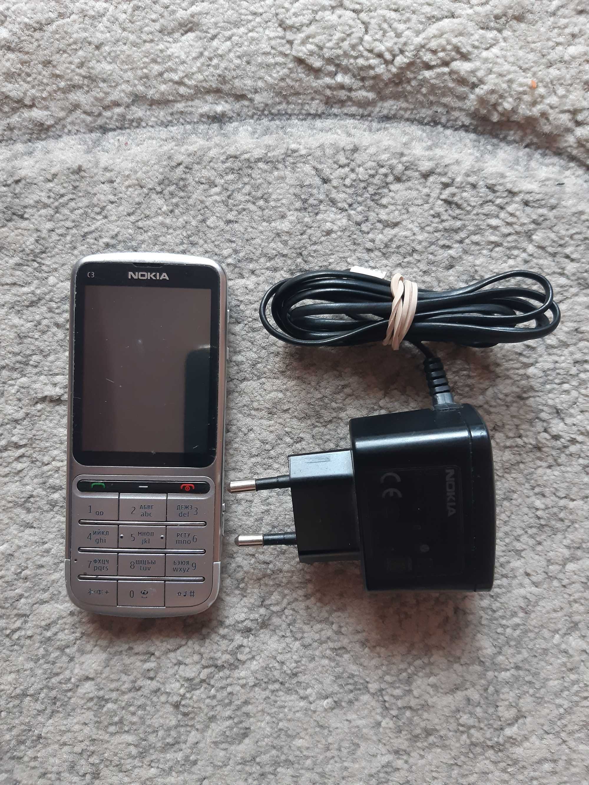 NOKIA C3-01, мобилен телефон със зарядно у-во