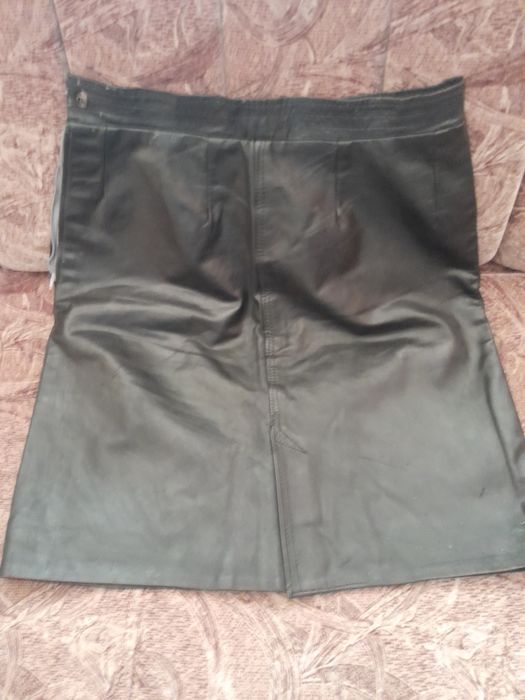 Fustă din piele naturală.