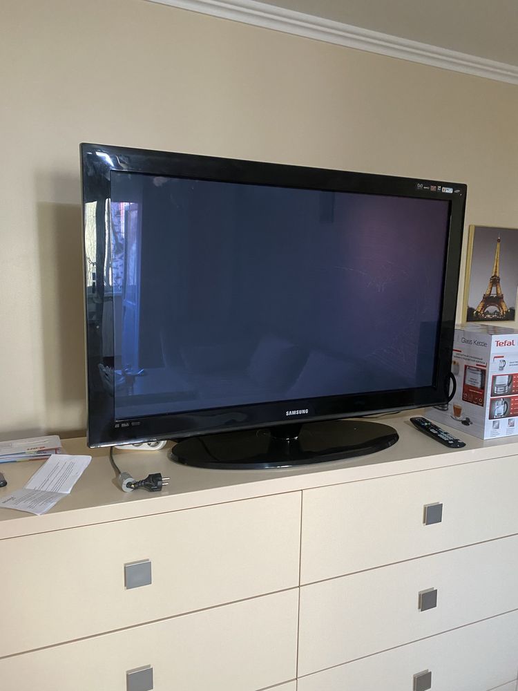 Tv Samsung plasma display cu margini sticla