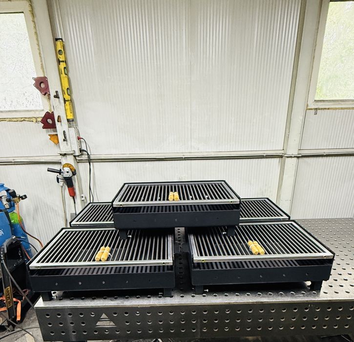 Gratar de gradina (metal) pe 2 nivele .