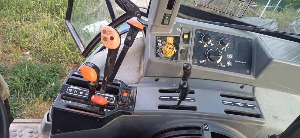 Vând tractor Ford/New Holland 8340, 4×4