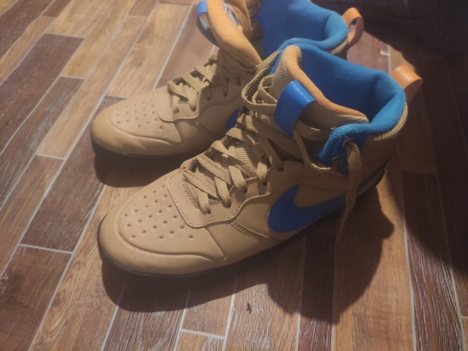 Vând papuci Nike în stare bună