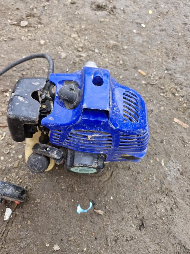 Vând motor de cositoare micul fermier în stare bună