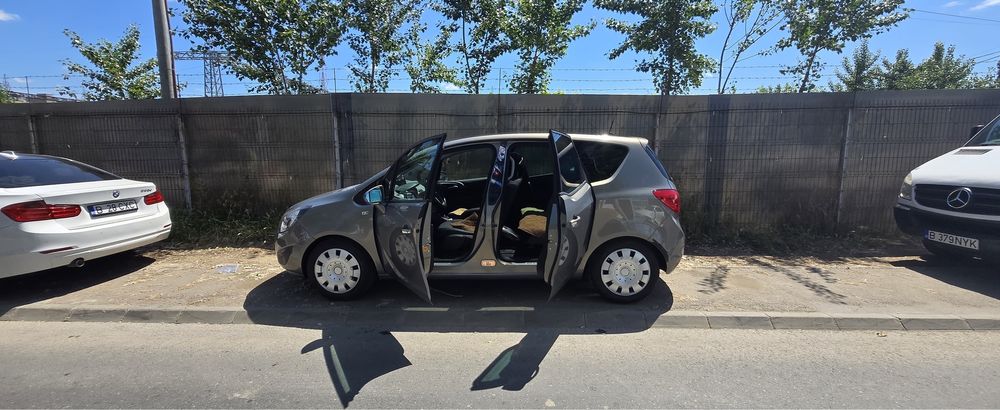 Vând Opel Meriva 2011