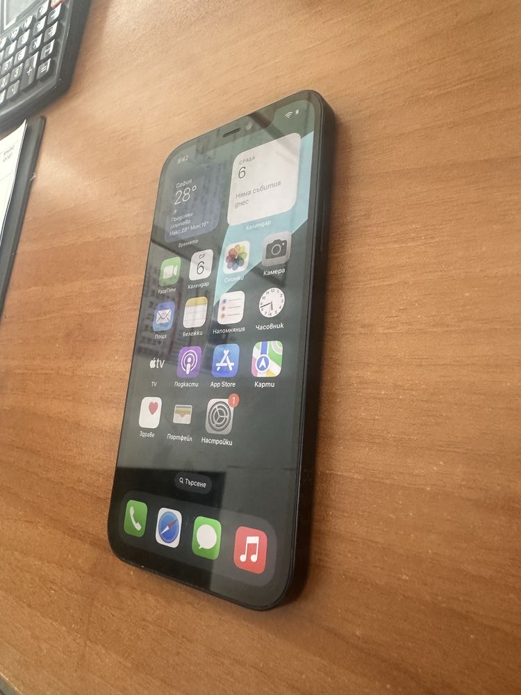 Продавам Iphone 12 почти нов