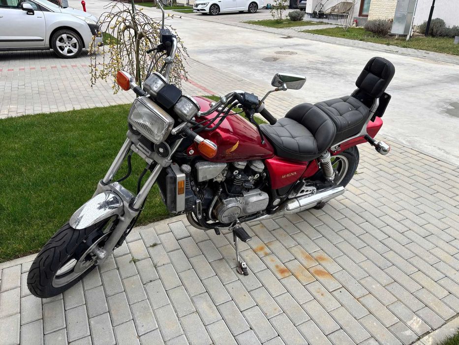 Honda VF 700 Magna