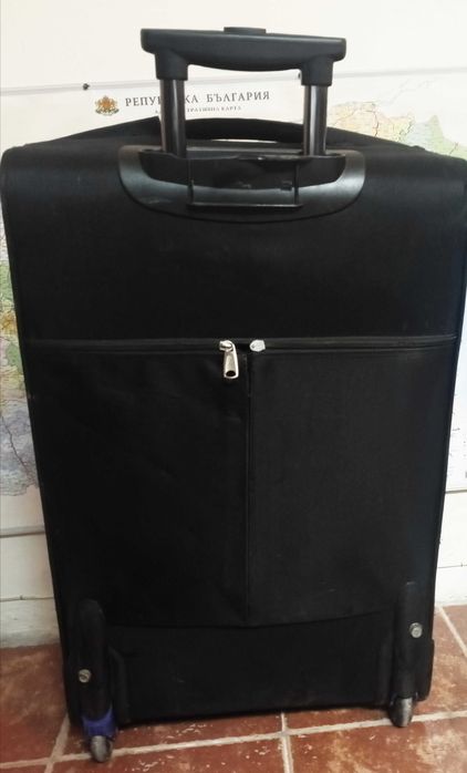 Куфар голям с дръжка на колела