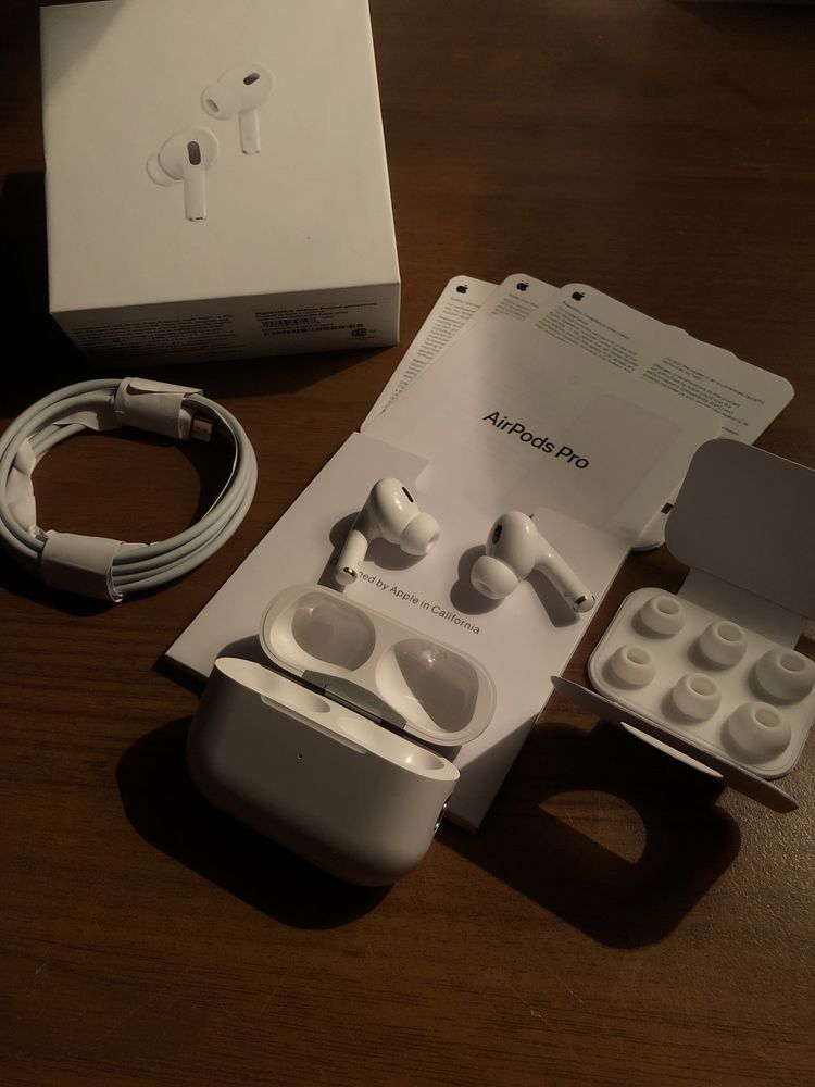 Apple AirPods Pro2 MagSafe Charging Case