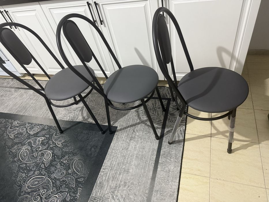 Стулья продам новые 3шт за 15000 тг находятся наурызбаиском раионе