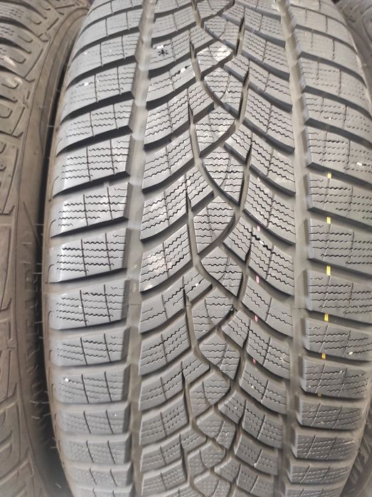 255/45/20 Goodiyer 4бр