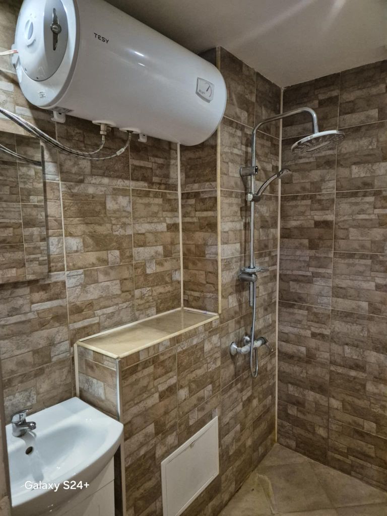 Дава се под наем Тристаен апартамент в Асеновград - 78 кв.м за 280.5 € - Снимка #6