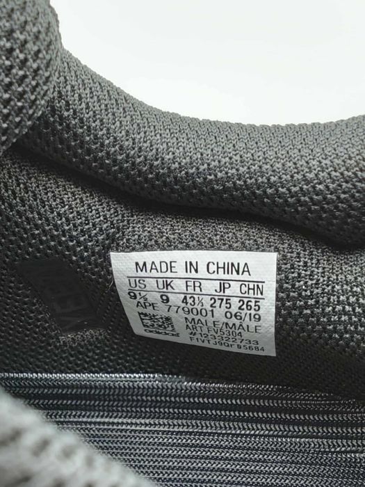 Adidas Yezzy Boost 700