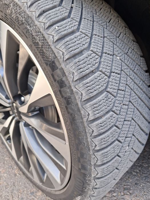 Продается шины 4шт Континенталь 245/40R19новые Липучки