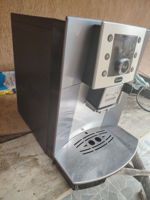 Vând aparat de cafea Delonghi Perfecta Cappuccino ESAM 5500